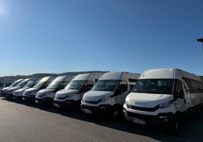 Iveco DAILY / CRAFTER / SPRINTER / WING / 23 MIEJSCA - Mikroautobusas, Keleivinis furgonas: foto 1 Iveco DAILY / CRAFTER / SPRINTER / WING / 23 MIEJSCA - Mikroautobusas, Keleivinis furgonas: foto 1