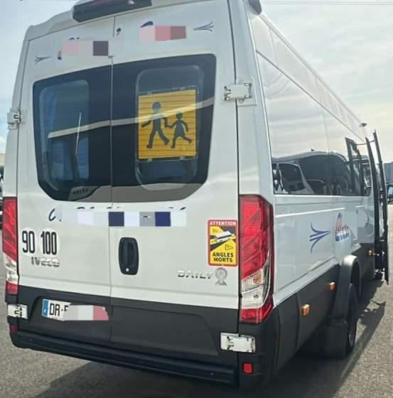 Iveco DAILY/ SPROWADZONE / 2X KLIMA / TV / 108 000 KM - Mikroautobusas, Keleivinis furgonas: foto 2 Iveco DAILY/ SPROWADZONE / 2X KLIMA / TV / 108 000 KM - Mikroautobusas, Keleivinis furgonas: foto 2
