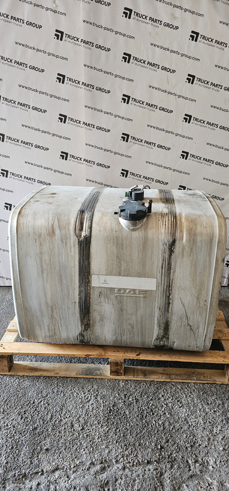 DAF DAF XF, CF EURO6 emission fuel tank in fully complete with brackets 1944798, 1944800, 2193145, 1944801, 2198081, 1949897, 2198104, 1945569, 2198105, 2259915, 1681827, 1617170, 1949909, 1945569, 194480 - Atsarginės dalys: foto 2 DAF DAF XF, CF EURO6 emission fuel tank in fully complete with brackets 1944798, 1944800, 2193145, 1944801, 2198081, 1949897, 2198104, 1945569, 2198105, 2259915, 1681827, 1617170, 1949909, 1945569, 194480 - Atsarginės dalys: foto 2