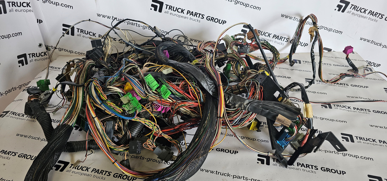 VOLVO VOLVO FH12, D12D, EURO3 cable harness with connectors inside cab, full set, wiring set electric support 665236 - Atsarginės dalys - Sunkvežimis: foto 1 VOLVO VOLVO FH12, D12D, EURO3 cable harness with connectors inside cab, full set, wiring set electric support 665236 - Atsarginės dalys - Sunkvežimis: foto 1