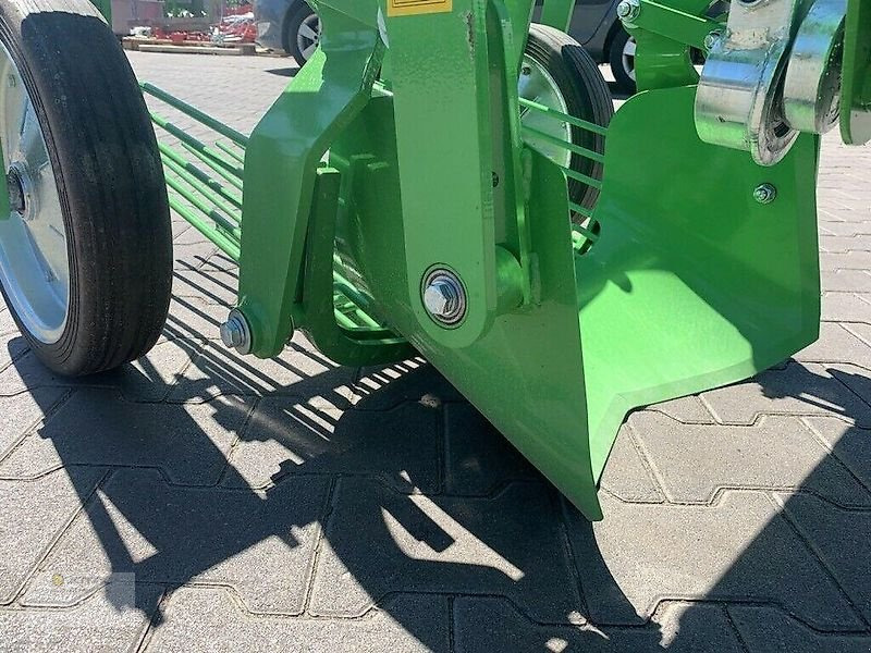 BOMET Kartoffelroder Bomet Z655/1 Kartoffel Roder Heckauswurf NEU - Bulvių technika: foto 2 BOMET Kartoffelroder Bomet Z655/1 Kartoffel Roder Heckauswurf NEU - Bulvių technika: foto 2
