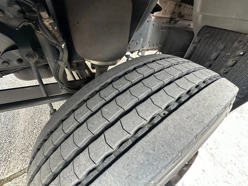 MAN TGM 15.250 / NL TRUCK / EURO 5 / SLIDING ROOF / BOX + TAILLIFT / FULL AIR / NAVI - Furgonas sunkvežimis: foto 5 MAN TGM 15.250 / NL TRUCK / EURO 5 / SLIDING ROOF / BOX + TAILLIFT / FULL AIR / NAVI - Furgonas sunkvežimis: foto 5