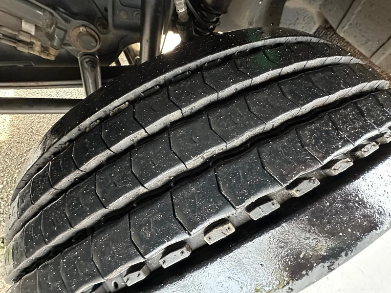 Mercedes-Benz Atego 1018 / NL TRUCK / LOW KM / AIRCO / EURO 6 / BOX+LIFT+SIDE DOOR / 10T / AUTOMATIC - Furgonas sunkvežimis: foto 5 Mercedes-Benz Atego 1018 / NL TRUCK / LOW KM / AIRCO / EURO 6 / BOX+LIFT+SIDE DOOR / 10T / AUTOMATIC - Furgonas sunkvežimis: foto 5