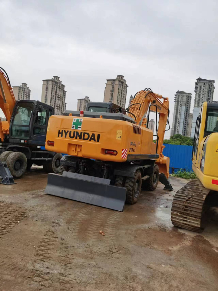 HYUNDAI 210W-7 - Ratinis ekskavatorius: foto 4 HYUNDAI 210W-7 - Ratinis ekskavatorius: foto 4