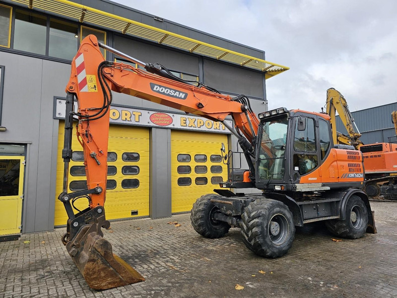 Doosan DX 140W - Ratinis ekskavatorius: foto 2 Doosan DX 140W - Ratinis ekskavatorius: foto 2