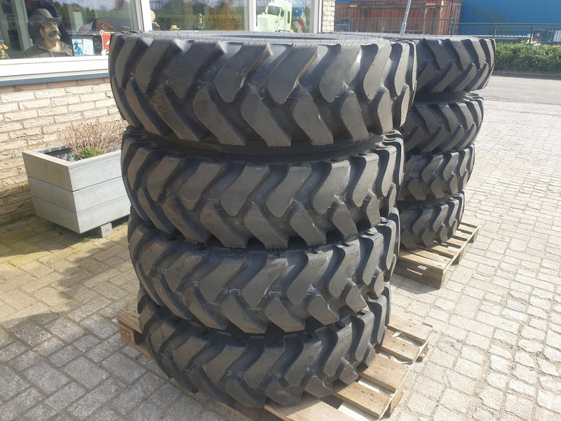 Wielkraanbanden Kumho 10.00-20 - Padanga - Ekskavatorius: foto 2 Wielkraanbanden Kumho 10.00-20 - Padanga - Ekskavatorius: foto 2