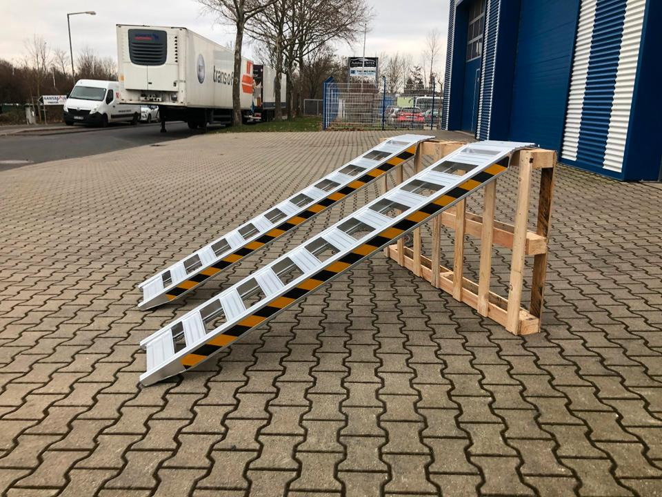 Alurampen Satz 2m 2000KG Minibagger Minilader Quad Auffahrrampe *INKL.19% MWST* - Krovos rampa: foto 5 Alurampen Satz 2m 2000KG Minibagger Minilader Quad Auffahrrampe *INKL.19% MWST* - Krovos rampa: foto 5