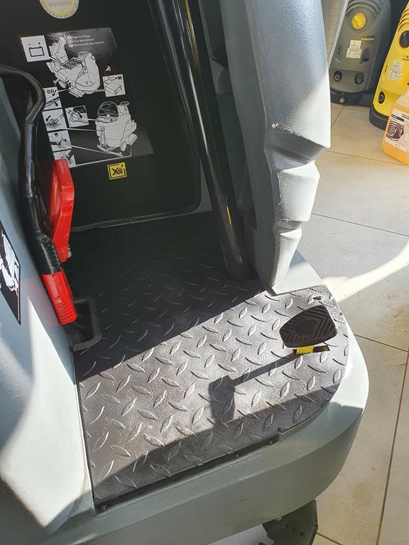 Grindų plovimo mašina KÄRCHER B 140 R Bp + R 90: foto 12