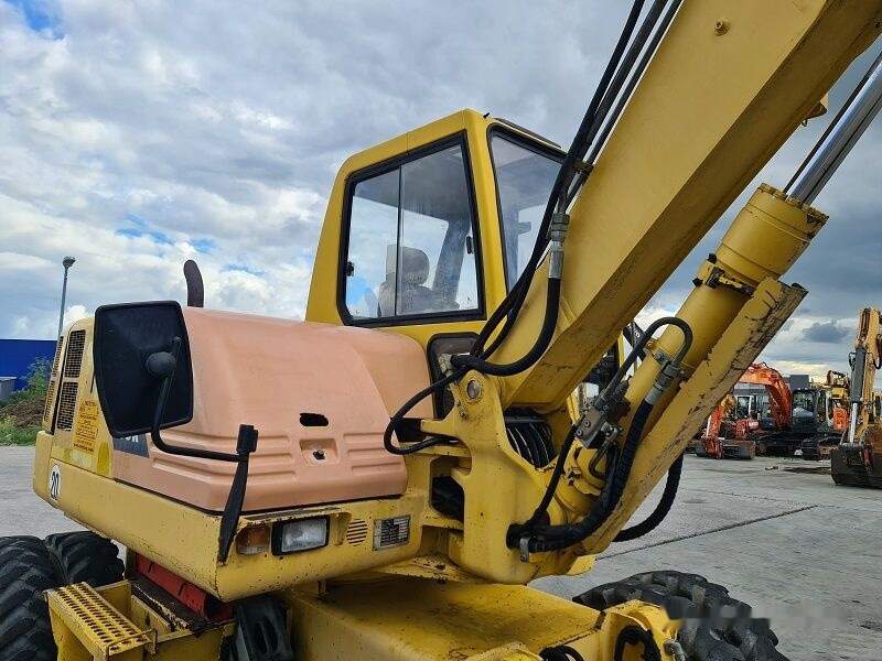 Ratinis ekskavatorius Komatsu PW110: foto 8