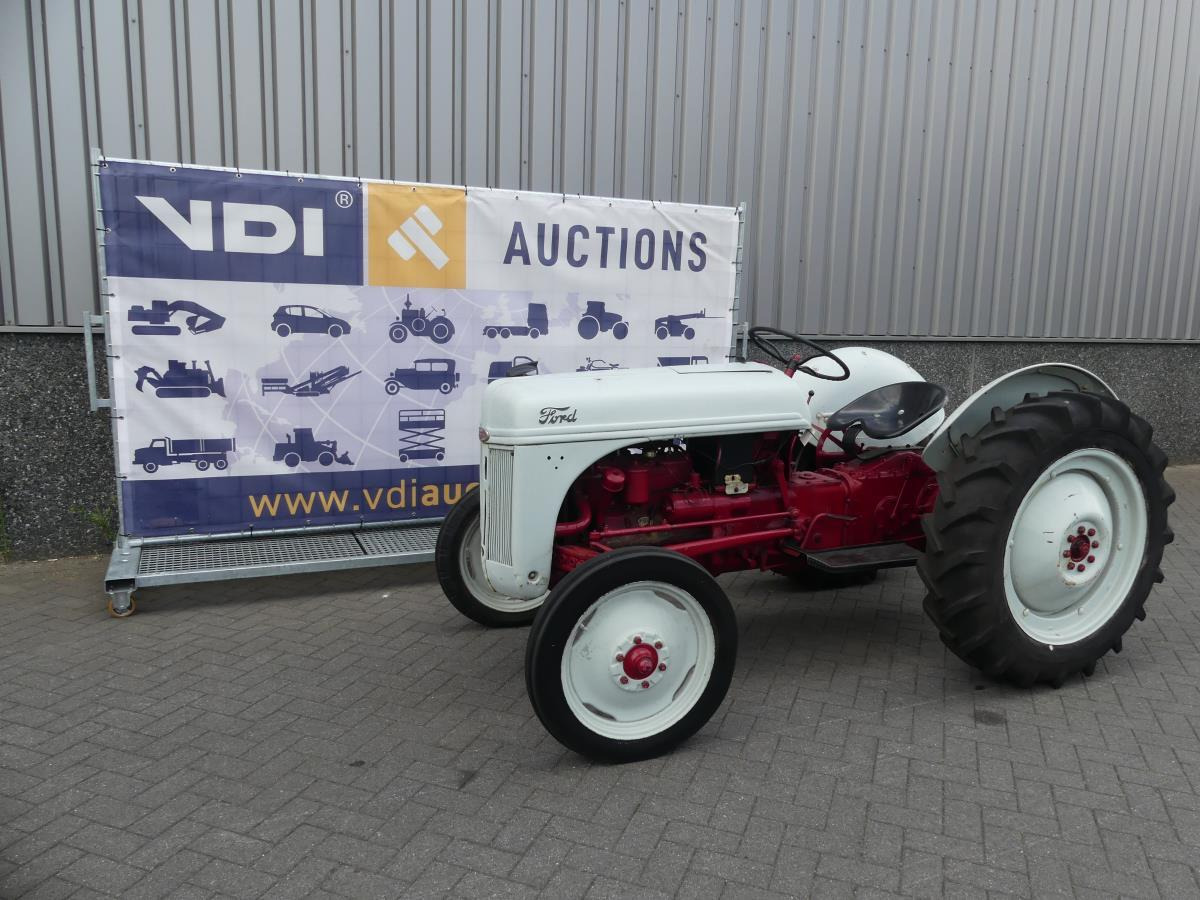 Ford 8N, Dearborn - Traktorius: foto 2 Ford 8N, Dearborn - Traktorius: foto 2