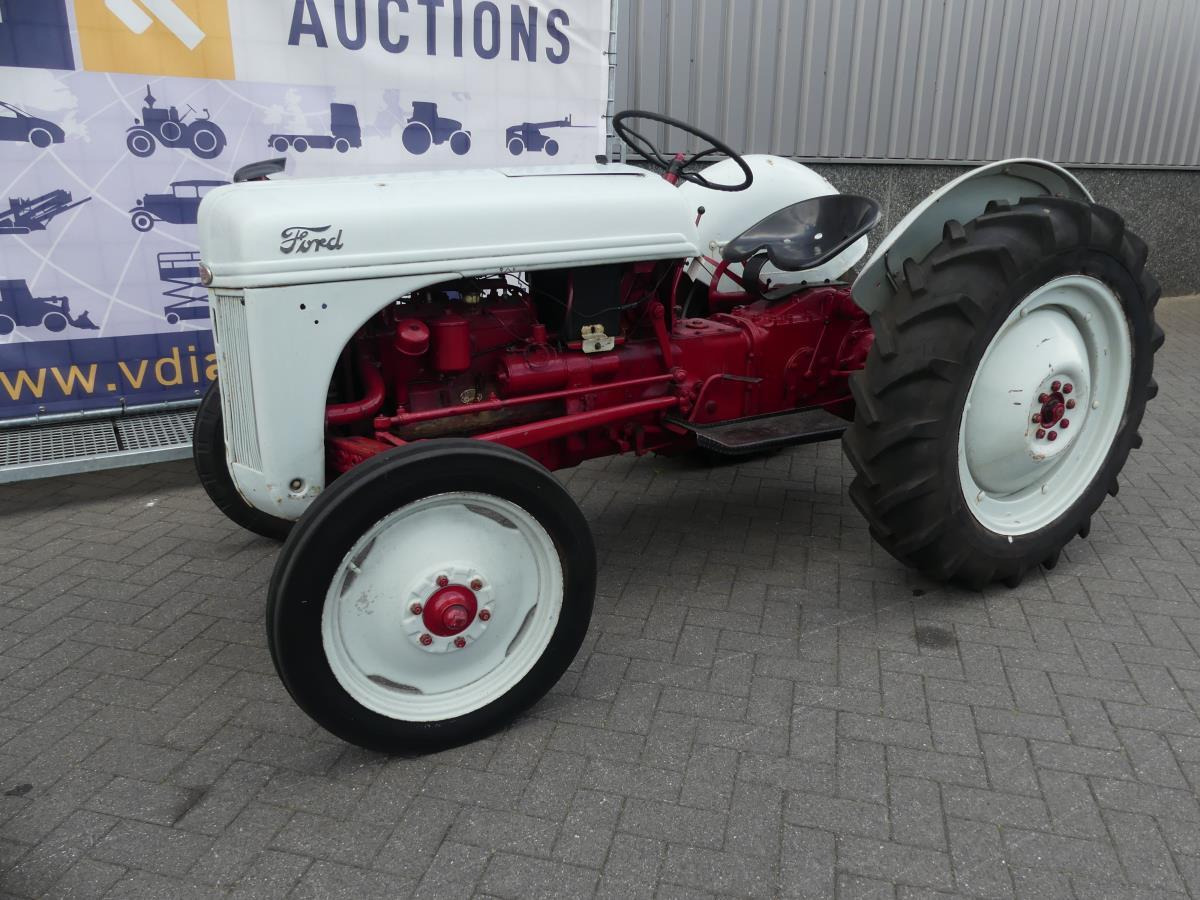 Ford 8N, Dearborn - Traktorius: foto 3 Ford 8N, Dearborn - Traktorius: foto 3