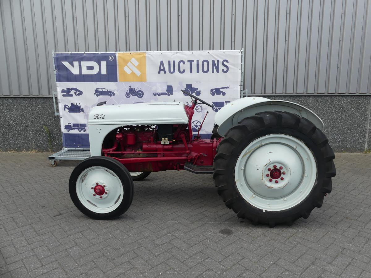 Ford 8N, Dearborn - Traktorius: foto 4 Ford 8N, Dearborn - Traktorius: foto 4