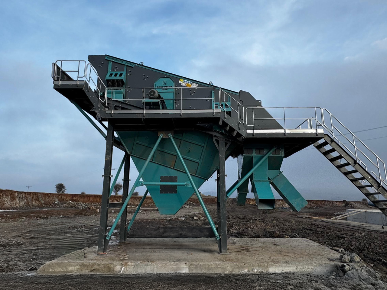 Constmach 140-180 Tph Vibrating Screen 2-3-4 Stages 1800x5000 mm - Sijotuvas: foto 2 Constmach 140-180 Tph Vibrating Screen 2-3-4 Stages 1800x5000 mm - Sijotuvas: foto 2
