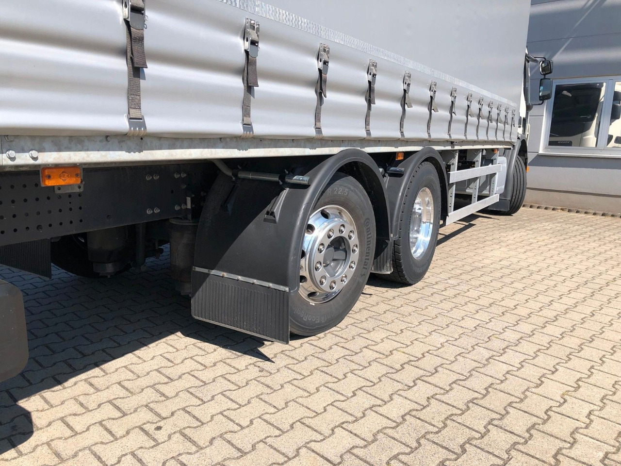 Volvo FE 350 26T 6x2 Lenkachse*ALU*LBW*EDSCHA - Tentinis sunkvežimis: foto 4 Volvo FE 350 26T 6x2 Lenkachse*ALU*LBW*EDSCHA - Tentinis sunkvežimis: foto 4