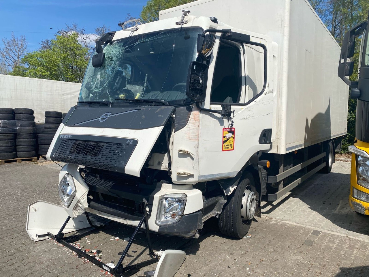 Volvo FL 16.280 Koffer Unfallschaden - Furgonas sunkvežimis: foto 5 Volvo FL 16.280 Koffer Unfallschaden - Furgonas sunkvežimis: foto 5