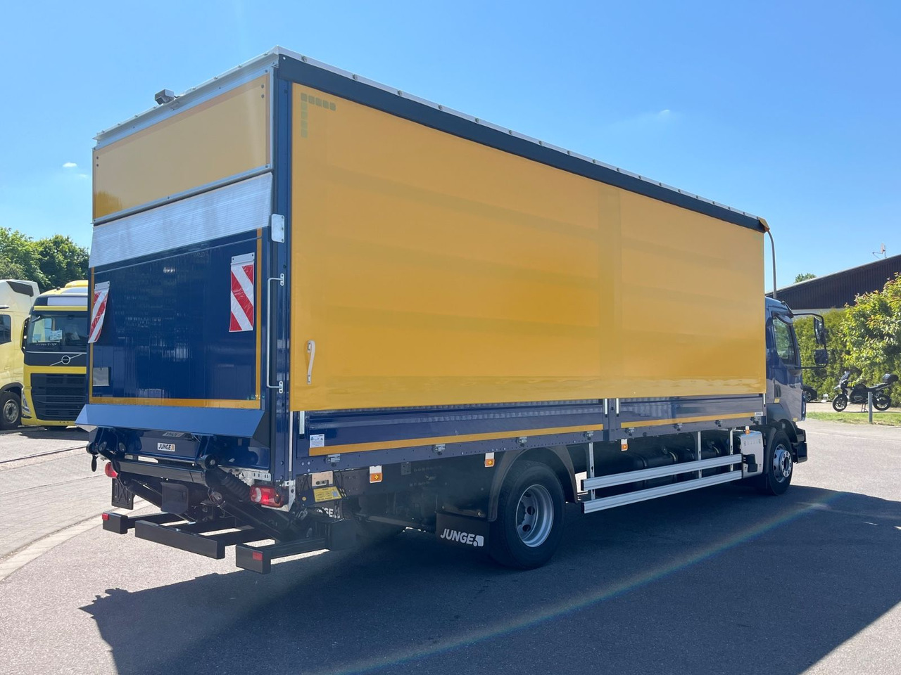 Volvo FL14.245 Junge Schiebeplane - Tentinis sunkvežimis: foto 5 Volvo FL14.245 Junge Schiebeplane - Tentinis sunkvežimis: foto 5