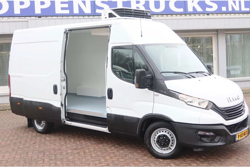 Iveco Daily 35S16 Koelen/vriezen/verwarmen Carrier Xarios 350 + nacht aansluiting 220 volt - Furgonas šaldytuvas: foto 3 Iveco Daily 35S16 Koelen/vriezen/verwarmen Carrier Xarios 350 + nacht aansluiting 220 volt - Furgonas šaldytuvas: foto 3