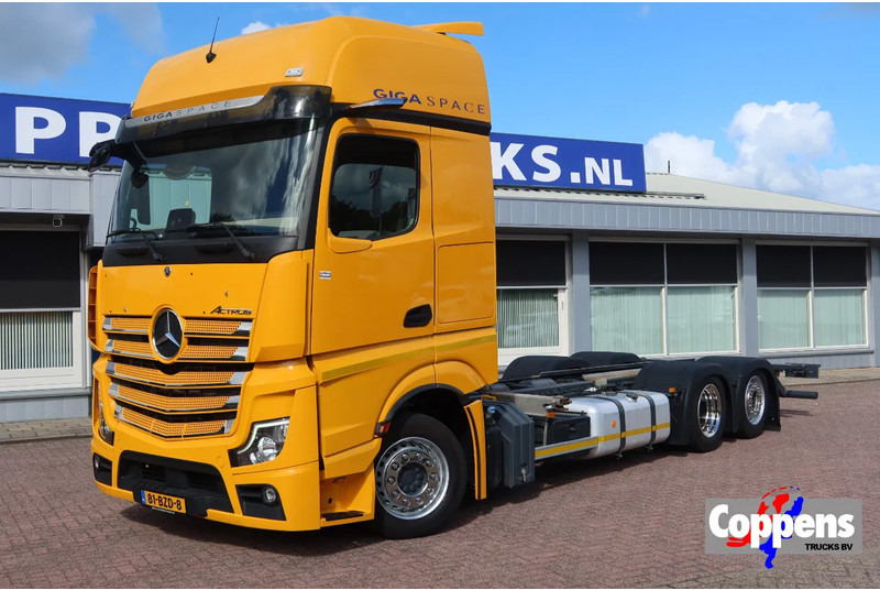 Mercedes-Benz Actros 2642 LL Giga Space Wisselbare opbouw/chassis cabine + lift as - Konteineris-vežimus/ Sukeisti kūną sunkvežimis: foto 1 Mercedes-Benz Actros 2642 LL Giga Space Wisselbare opbouw/chassis cabine + lift as - Konteineris-vežimus/ Sukeisti kūną sunkvežimis: foto 1
