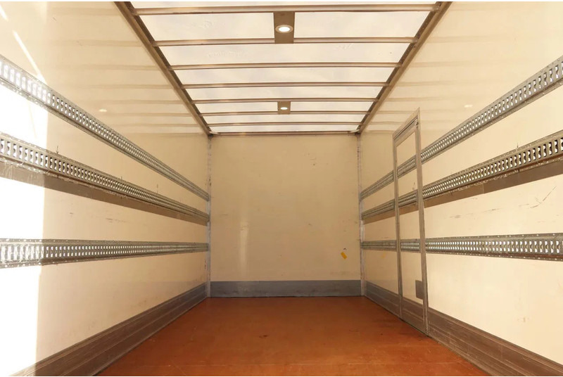 Mercedes-Benz Atego 1321L Bakwagen Laadklep 2000kg / 3 Stoelen!! - Furgonas sunkvežimis: foto 4 Mercedes-Benz Atego 1321L Bakwagen Laadklep 2000kg / 3 Stoelen!! - Furgonas sunkvežimis: foto 4