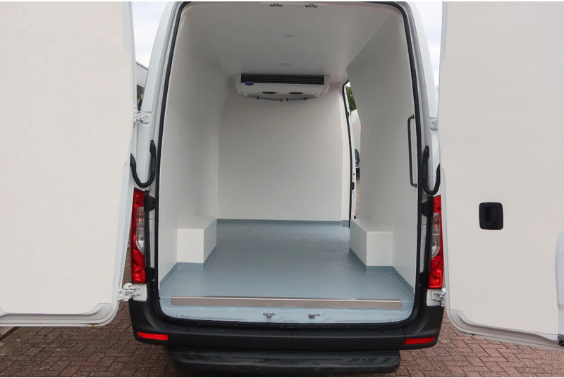 Mercedes-Benz Sprinter 317 Carrier Xarios 350 Koel/Vries/Verwarmen met Nachtaansluiting 220 Volt - Furgonas šaldytuvas: foto 4 Mercedes-Benz Sprinter 317 Carrier Xarios 350 Koel/Vries/Verwarmen met Nachtaansluiting 220 Volt - Furgonas šaldytuvas: foto 4