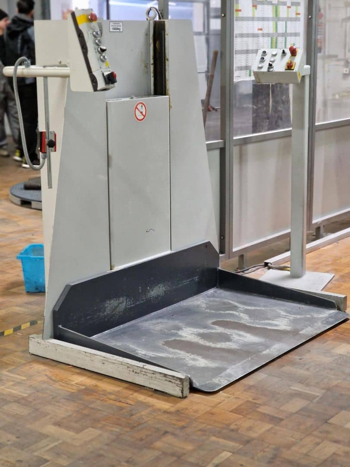 Polar 137XT-AT - Popieriaus pjaustymo mašina: foto 2 Polar 137XT-AT - Popieriaus pjaustymo mašina: foto 2