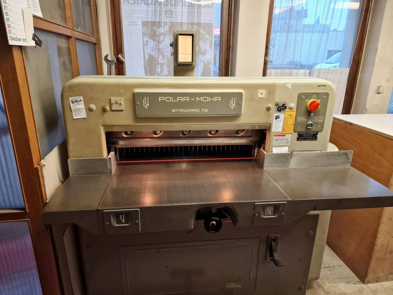 Polar 72 CS - Popieriaus pjaustymo mašina: foto 1 Polar 72 CS - Popieriaus pjaustymo mašina: foto 1