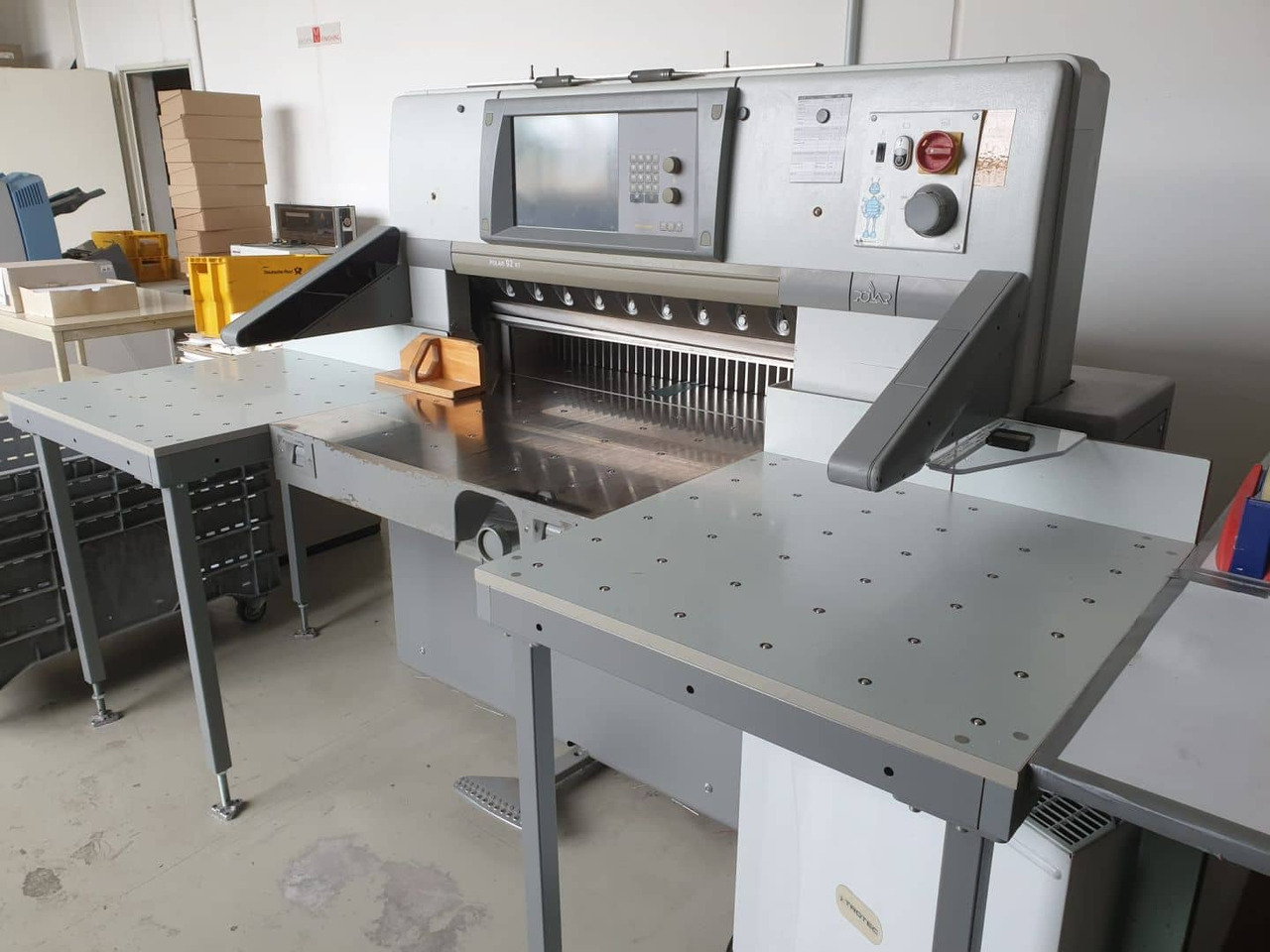 Polar 92 XT - Popieriaus pjaustymo mašina: foto 3 Polar 92 XT - Popieriaus pjaustymo mašina: foto 3