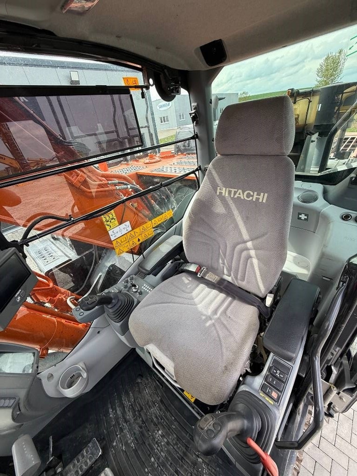 Vikšrinis ekskavatorius Hitachi ZX 250 LC N-6: foto 10