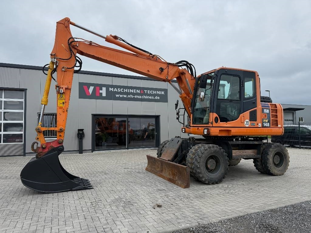 Komatsu PW 148-8 - Ratinis ekskavatorius: foto 1 Komatsu PW 148-8 - Ratinis ekskavatorius: foto 1