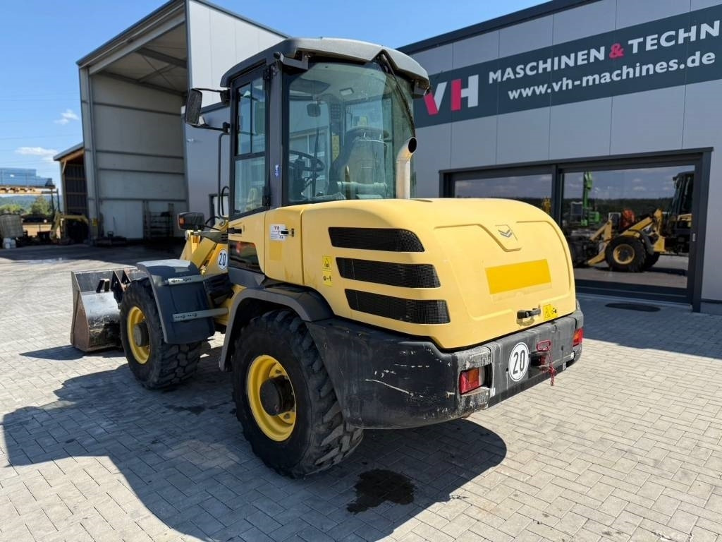 Yanmar V 80 - Ratinis krautuvas: foto 3 Yanmar V 80 - Ratinis krautuvas: foto 3