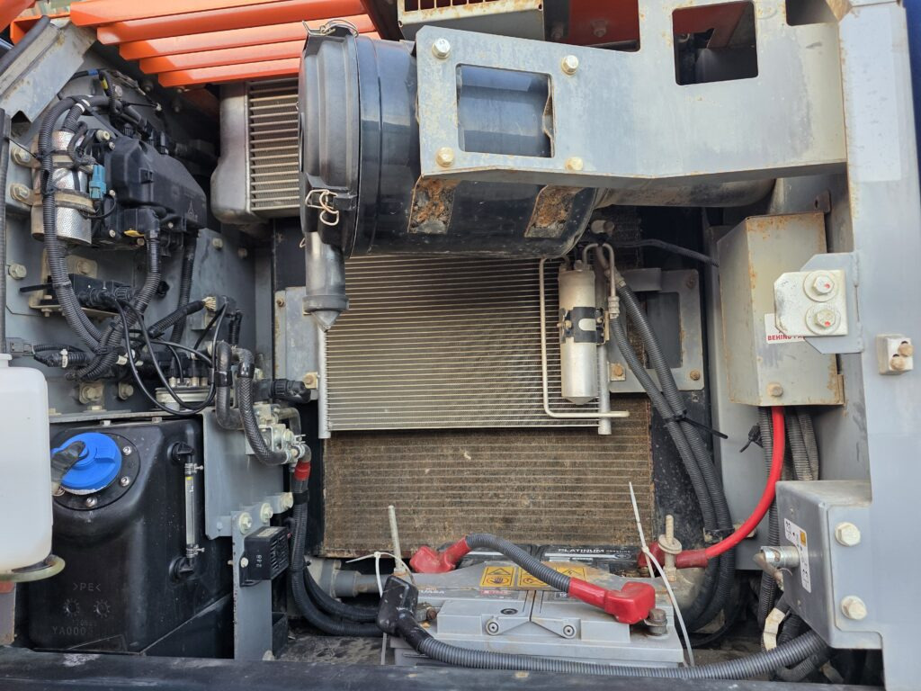 HITACHI ZX140W-6 - Ratinis ekskavatorius: foto 5 HITACHI ZX140W-6 - Ratinis ekskavatorius: foto 5