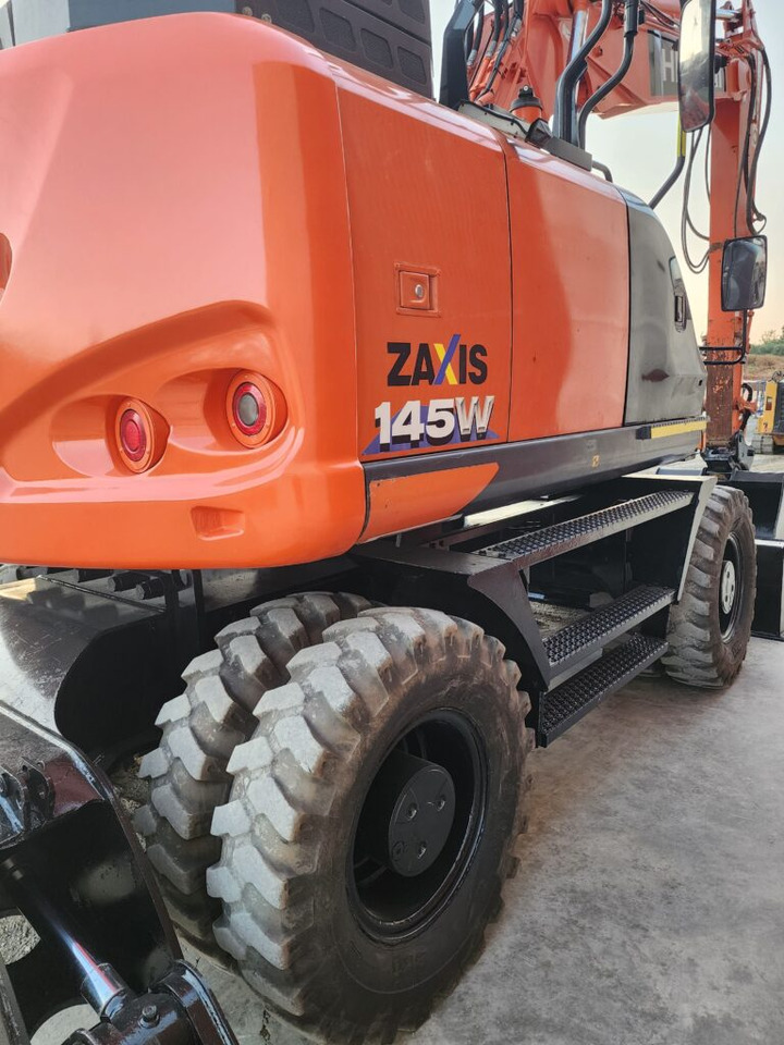 HITACHI ZX145W-6 - Ratinis ekskavatorius: foto 4 HITACHI ZX145W-6 - Ratinis ekskavatorius: foto 4