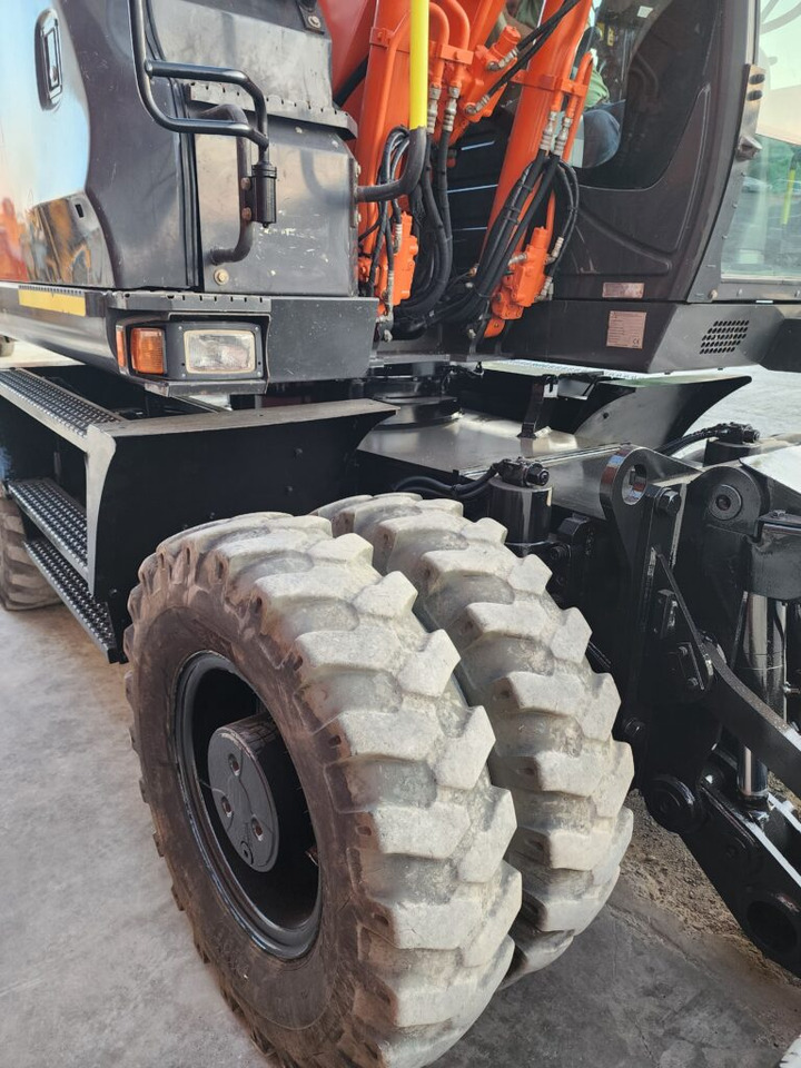 HITACHI ZX145W-6 - Ratinis ekskavatorius: foto 5 HITACHI ZX145W-6 - Ratinis ekskavatorius: foto 5