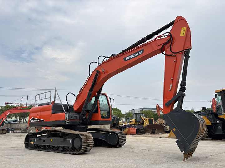 22 Tons Excavator Original Doosan Dx225LCA Crawler Digger Secondhand Used Good Condition Doosan Hydraulic Excavator on Sale - Vikšrinis ekskavatorius: foto 2 22 Tons Excavator Original Doosan Dx225LCA Crawler Digger Secondhand Used Good Condition Doosan Hydraulic Excavator on Sale - Vikšrinis ekskavatorius: foto 2