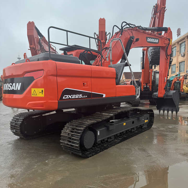 22 Tons Excavator Original Doosan Dx225LCA Crawler Digger Secondhand Used Good Condition Doosan Hydraulic Excavator on Sale - Vikšrinis ekskavatorius: foto 1 22 Tons Excavator Original Doosan Dx225LCA Crawler Digger Secondhand Used Good Condition Doosan Hydraulic Excavator on Sale - Vikšrinis ekskavatorius: foto 1