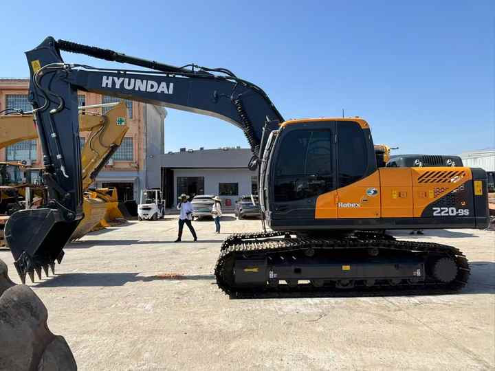 Cheap Price Original Used Hyundai 220 Excavator Hyundai 220LC-9s 220lc Excavator for Sale in Stock Secondhand Digger - Ekskavatorius: foto 3 Cheap Price Original Used Hyundai 220 Excavator Hyundai 220LC-9s 220lc Excavator for Sale in Stock Secondhand Digger - Ekskavatorius: foto 3