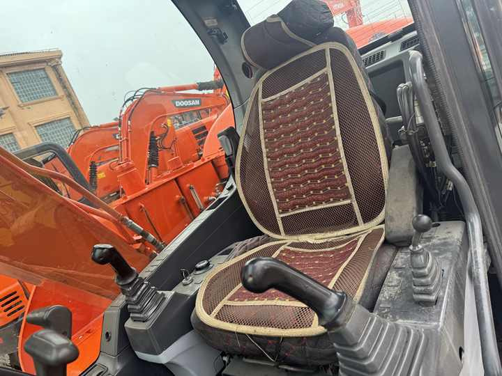 Doosan DX75-9C Used Excavator Crawler Second Hand Korean Engine DX75-9C Small Digger for Home or Farm - Vikšrinis ekskavatorius: foto 5 Doosan DX75-9C Used Excavator Crawler Second Hand Korean Engine DX75-9C Small Digger for Home or Farm - Vikšrinis ekskavatorius: foto 5