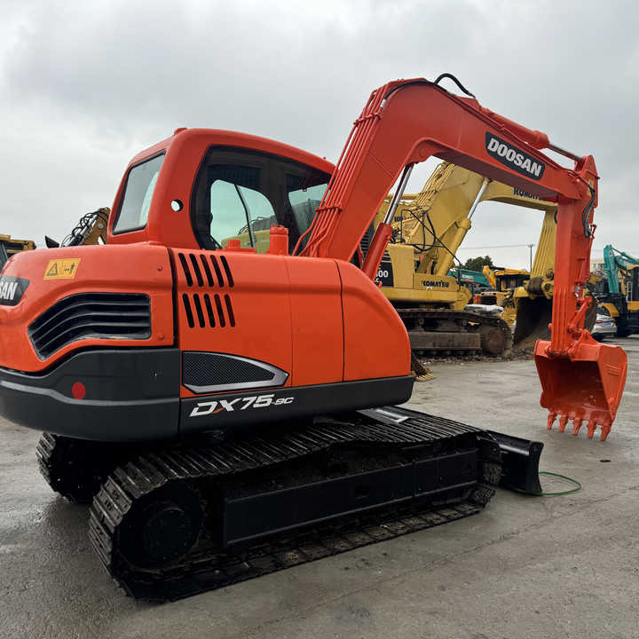 Doosan DX75-9C Used Excavator Crawler Second Hand Korean Engine DX75-9C Small Digger for Home or Farm - Vikšrinis ekskavatorius: foto 1 Doosan DX75-9C Used Excavator Crawler Second Hand Korean Engine DX75-9C Small Digger for Home or Farm - Vikšrinis ekskavatorius: foto 1
