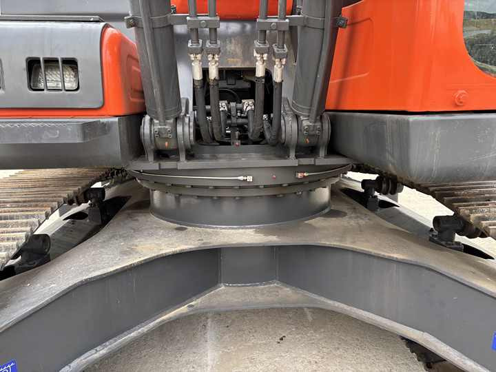 Good Quality Original 23ton Doosan DX225LCA Used Large Excavators for Sale at Low Price Secondhand Doosan225LCA Heavy Digger - Vikšrinis ekskavatorius: foto 2 Good Quality Original 23ton Doosan DX225LCA Used Large Excavators for Sale at Low Price Secondhand Doosan225LCA Heavy Digger - Vikšrinis ekskavatorius: foto 2