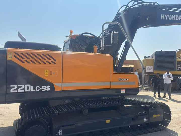 Heavy-duty Original Used Hyundai 220 Excavator Hyundai 220LC-9s 220LC-7 220lc Excavator for Sale in Stock - Ekskavatorius: foto 5 Heavy-duty Original Used Hyundai 220 Excavator Hyundai 220LC-9s 220LC-7 220lc Excavator for Sale in Stock - Ekskavatorius: foto 5