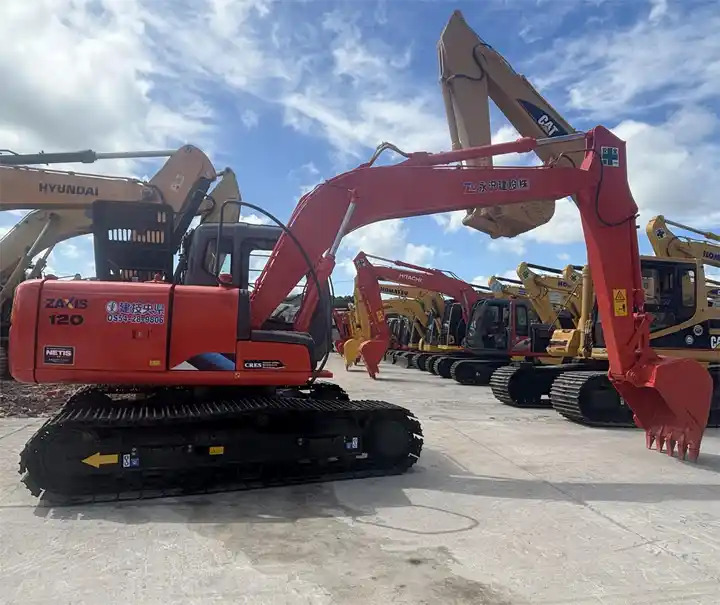 High Quality Original Landscaping Excavator Hitachi Zx120 Excavator With Thumb And Ditch Bucket In Shanghai - Vikšrinis ekskavatorius: foto 1 High Quality Original Landscaping Excavator Hitachi Zx120 Excavator With Thumb And Ditch Bucket In Shanghai - Vikšrinis ekskavatorius: foto 1