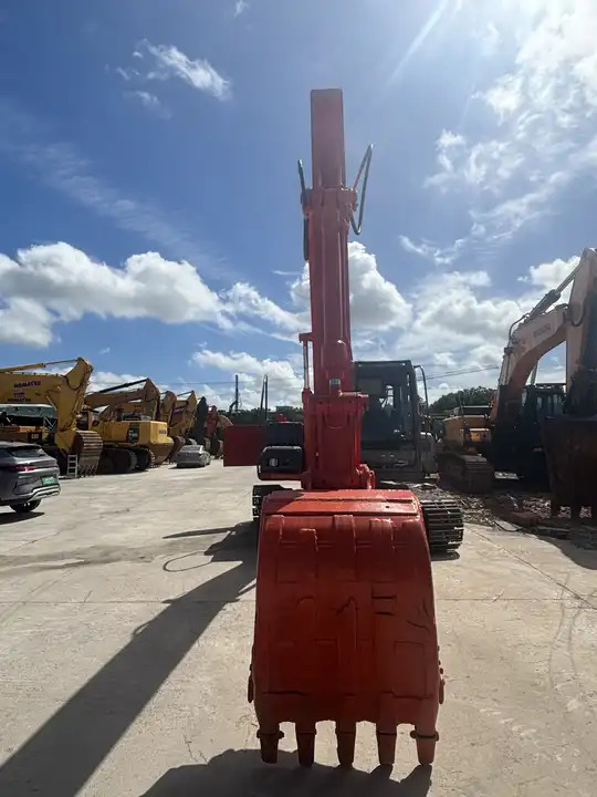 High Quality Original Landscaping Excavator Hitachi Zx120 Excavator With Thumb And Ditch Bucket In Shanghai - Vikšrinis ekskavatorius: foto 3 High Quality Original Landscaping Excavator Hitachi Zx120 Excavator With Thumb And Ditch Bucket In Shanghai - Vikšrinis ekskavatorius: foto 3