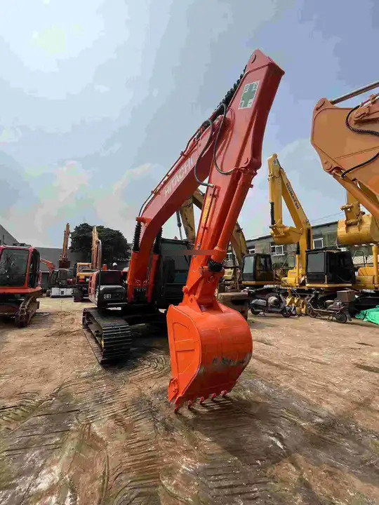 Hitachi Used ZX200-3G Hydraulic Crawler Excavator in Good Condition for sale - Vikšrinis ekskavatorius: foto 3 Hitachi Used ZX200-3G Hydraulic Crawler Excavator in Good Condition for sale - Vikšrinis ekskavatorius: foto 3