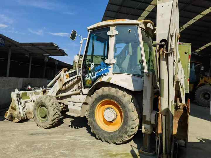Hot sale Backhoe loader JCB 3CX 4*4 tlb loader UKmade, used cheap JCB 3CX retro loader and digger in good condition - Ekskavatorius-krautuvas: foto 5 Hot sale Backhoe loader JCB 3CX 4*4 tlb loader UKmade, used cheap JCB 3CX retro loader and digger in good condition - Ekskavatorius-krautuvas: foto 5