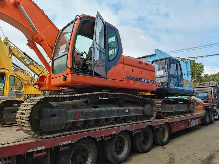 Hydraulic Excavator Doosan DX225LC and More Used Excavator from Korea - Vikšrinis ekskavatorius: foto 2 Hydraulic Excavator Doosan DX225LC and More Used Excavator from Korea - Vikšrinis ekskavatorius: foto 2