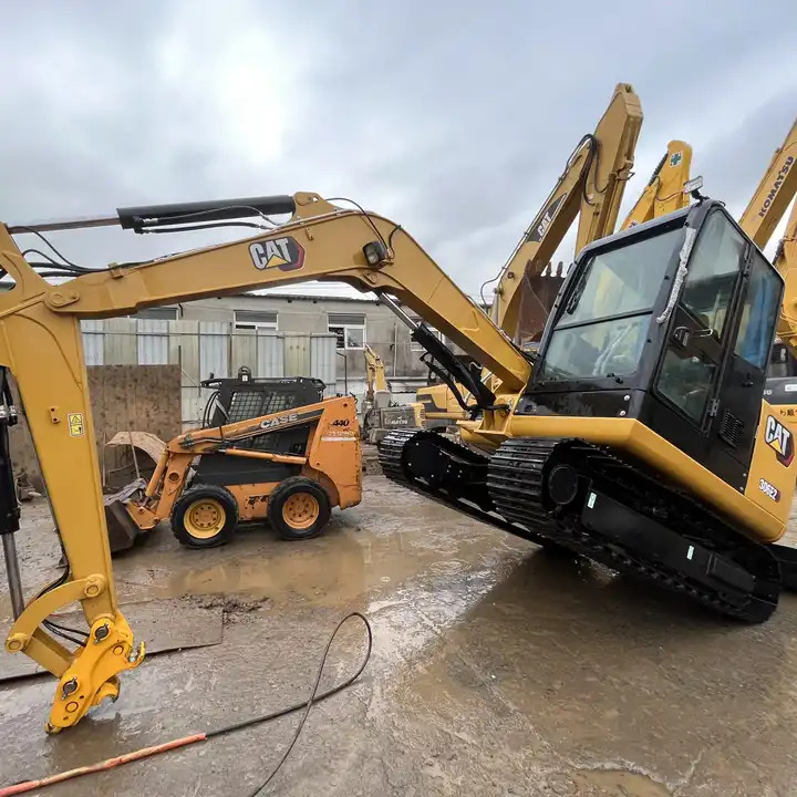 Japan CAT 306E 306E2 306D 305.5 307 308 excavator 95% new retro CAT 305.5 5.5tons with mini excavator bucket - Vikšrinis ekskavatorius: foto 1 Japan CAT 306E 306E2 306D 305.5 307 308 excavator 95% new retro CAT 305.5 5.5tons with mini excavator bucket - Vikšrinis ekskavatorius: foto 1