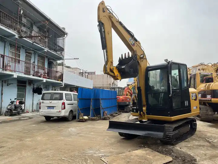 Japan CAT 306E 306E2 306D 305.5 307 308 excavator 95% new retro CAT 305.5 5.5tons with mini excavator bucket - Vikšrinis ekskavatorius: foto 3 Japan CAT 306E 306E2 306D 305.5 307 308 excavator 95% new retro CAT 305.5 5.5tons with mini excavator bucket - Vikšrinis ekskavatorius: foto 3