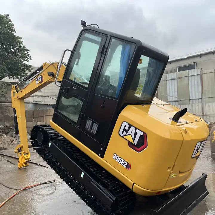 Japan excavator 6ton CAT 306E 306E2 306D 305.5 307 308 excavator 95% new retro CAT 305.5 5.5tons with mini excavator bucket - Vikšrinis ekskavatorius: foto 1 Japan excavator 6ton CAT 306E 306E2 306D 305.5 307 308 excavator 95% new retro CAT 305.5 5.5tons with mini excavator bucket - Vikšrinis ekskavatorius: foto 1