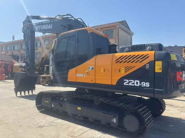 Korea 22 Ton Hyundai 220 Excavator R220LC-9s Used Hyundai Excavator 220 Used Hyundai 220-9 225LC Machine for Construction - Ekskavatorius: foto 2 Korea 22 Ton Hyundai 220 Excavator R220LC-9s Used Hyundai Excavator 220 Used Hyundai 220-9 225LC Machine for Construction - Ekskavatorius: foto 2