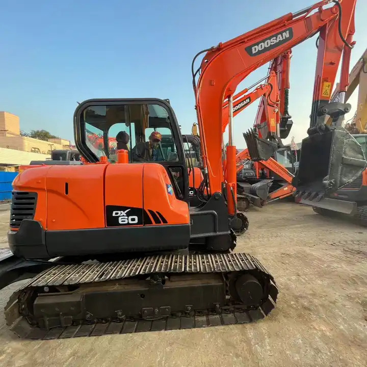 Original Top Sale High Performance Slightly Used Doosan Dx60 Tracked Excavator For Landscaping In Shanghai - Vikšrinis ekskavatorius: foto 2 Original Top Sale High Performance Slightly Used Doosan Dx60 Tracked Excavator For Landscaping In Shanghai - Vikšrinis ekskavatorius: foto 2